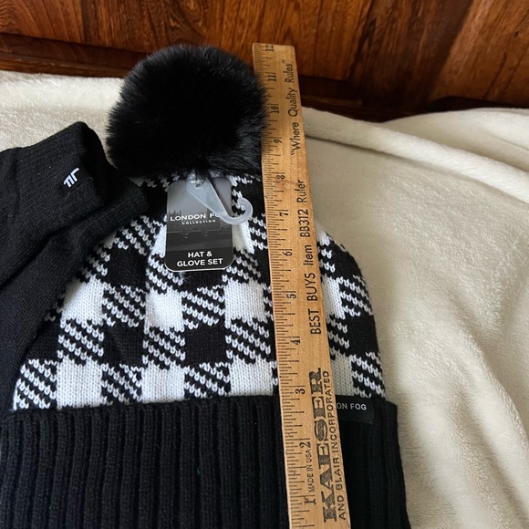 London Fog Hat & Glove Set, Faux Fur with Thermal Plush Lining, new with tag - Picture 4 of 8